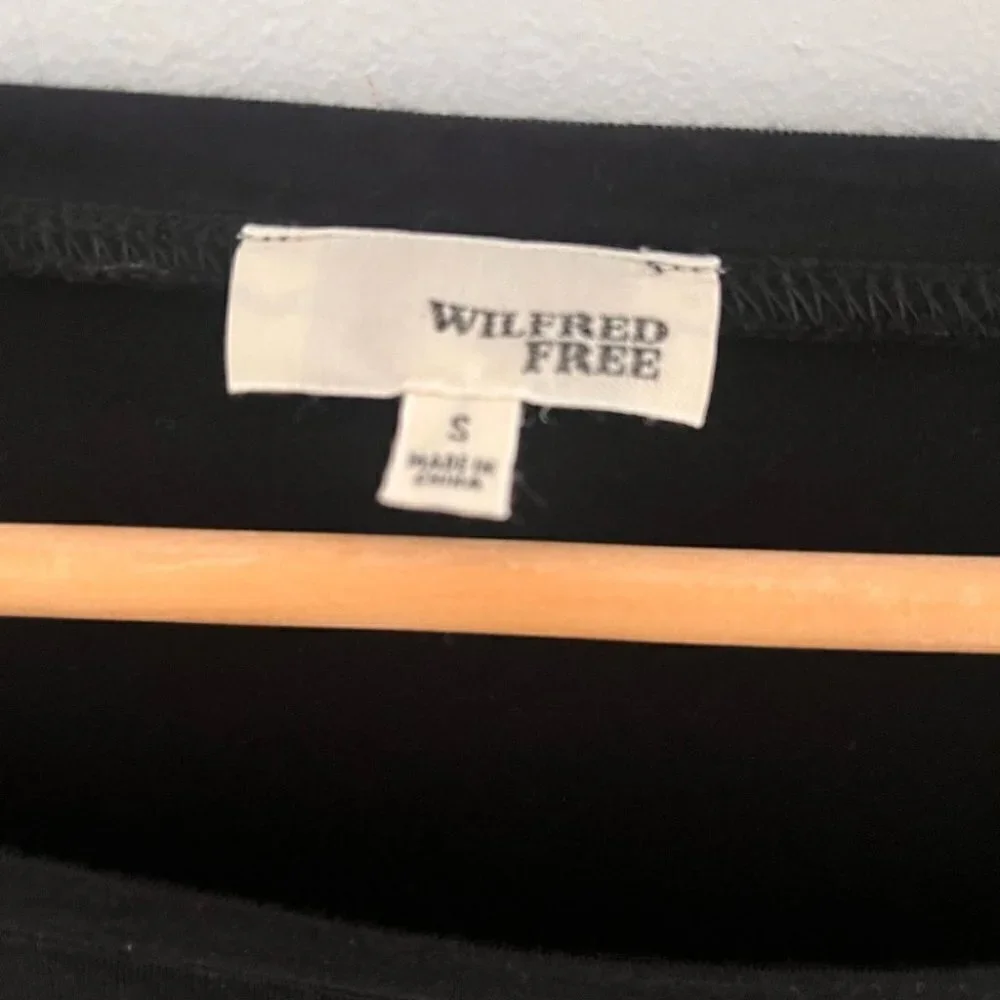 - Wilfred black long sleeve size small - Picture 2 of 7